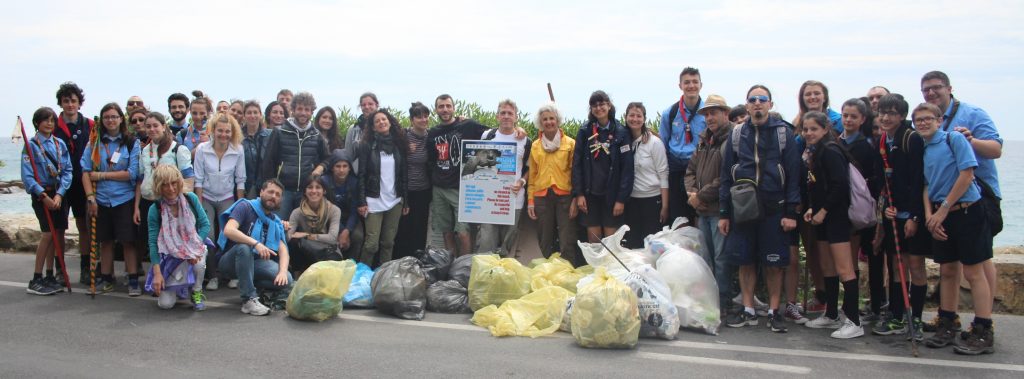 Il gruppo della pulizia spiagge